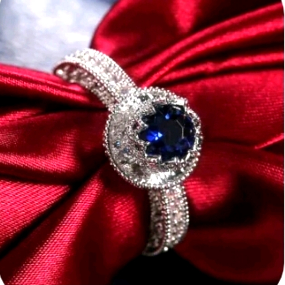 Adorable woman 925 silver ring